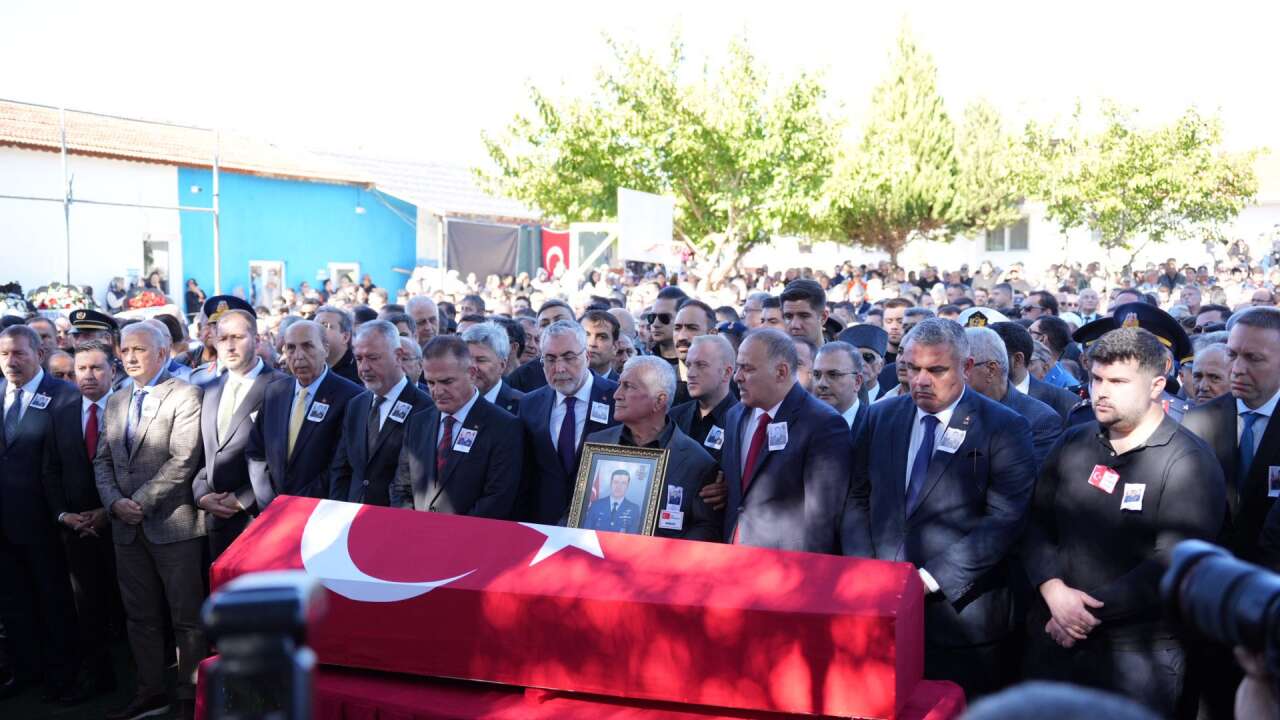 Fotoğrafını Babası Taşıdı: Milas Şehidini Gözyaşlarıyla Uğurladı 7